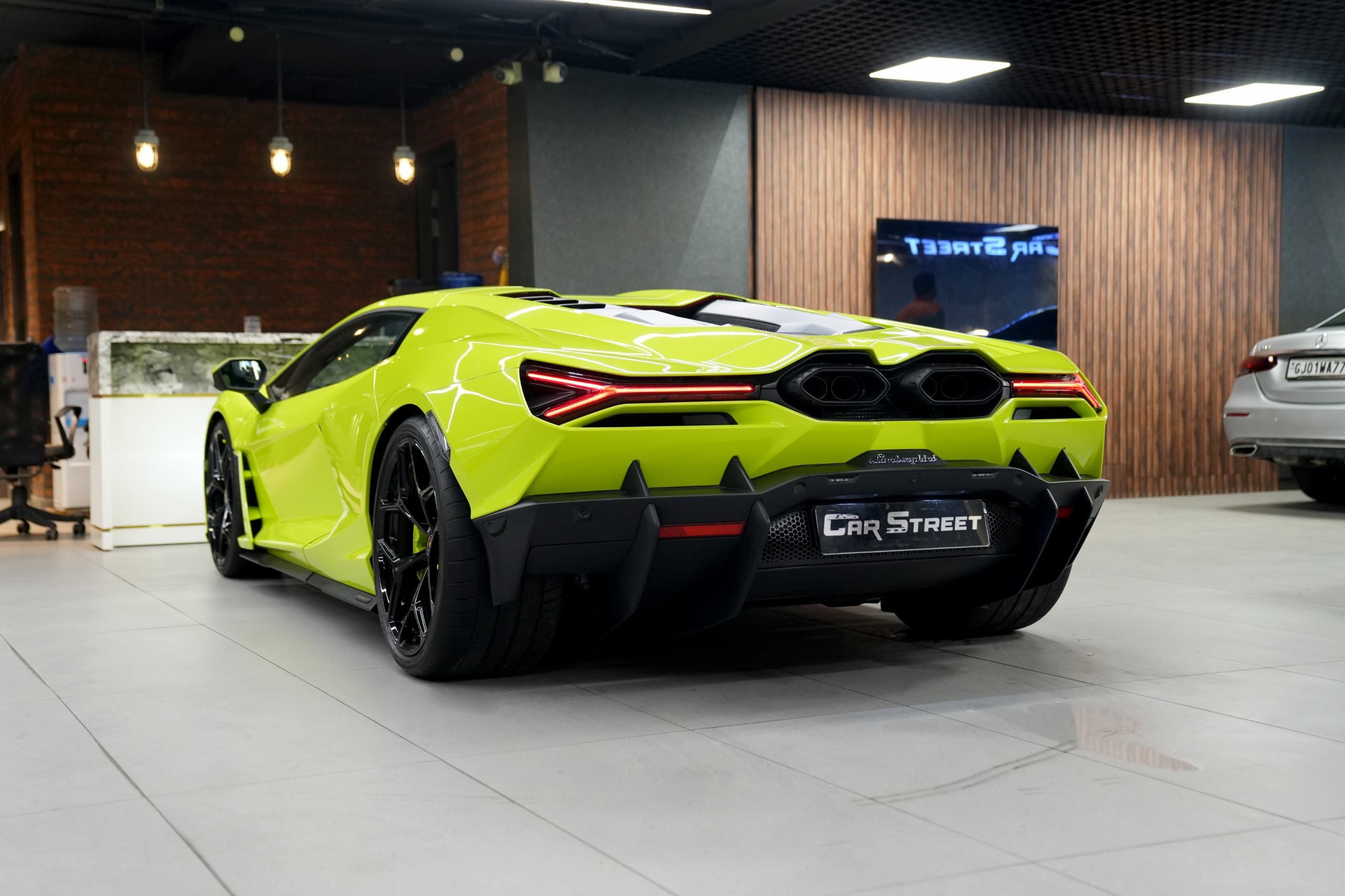 Lamborghini Revuelto 6.5L V12